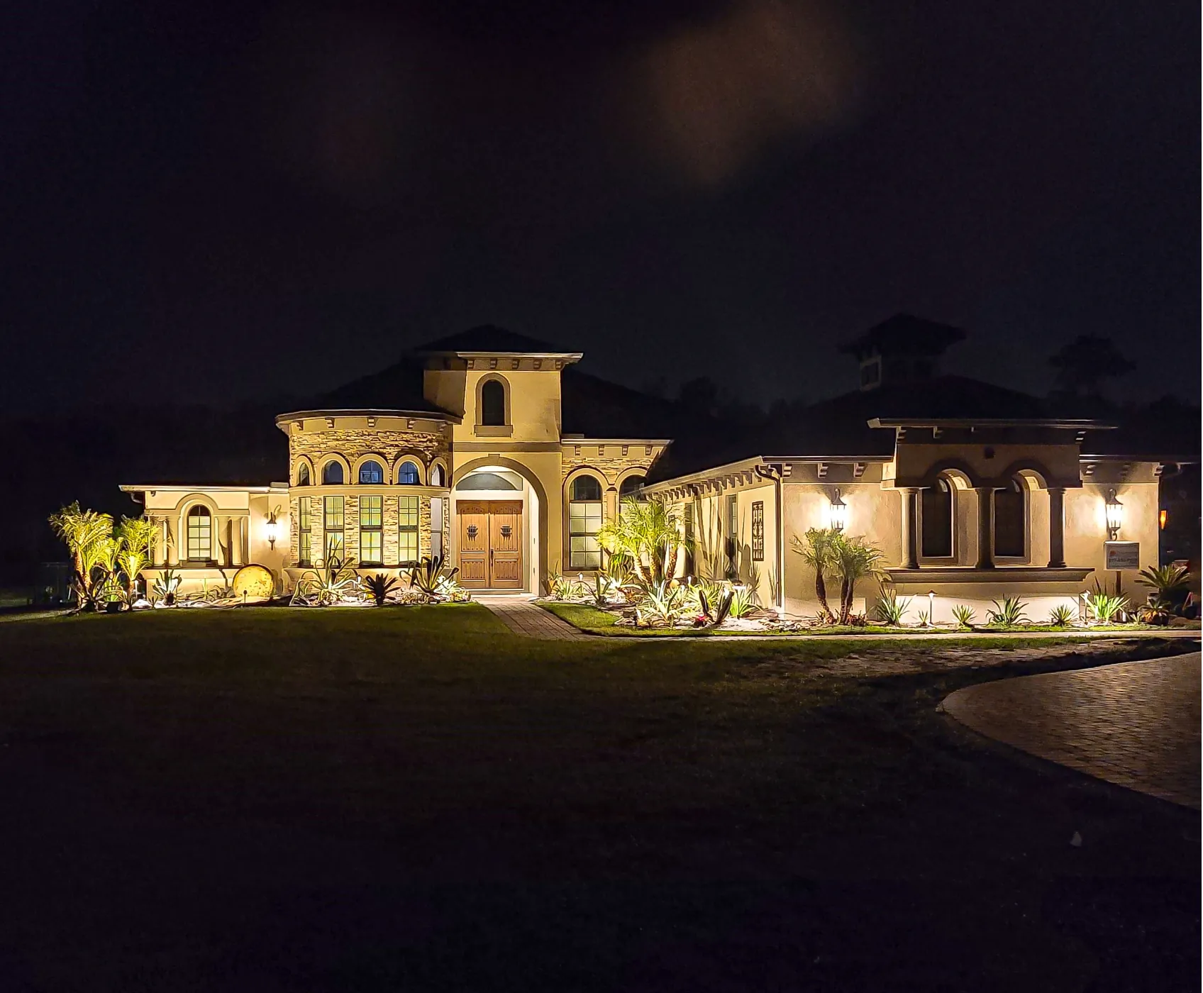 Landscape lighting by Cardinal Lighting, East Tennessee